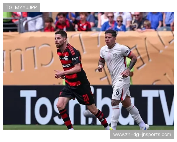 足球赛事中的意外时刻，如何影响比赛的最终结果